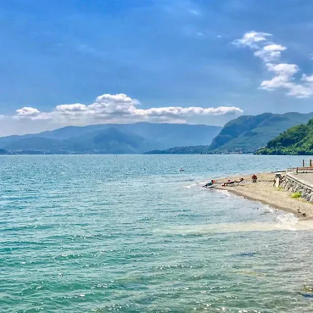 Appartamento 2-bedroom Airconditioned Lakeview Acquaseria