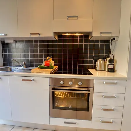 2-bedroom Airconditioned Lakeview Apartment