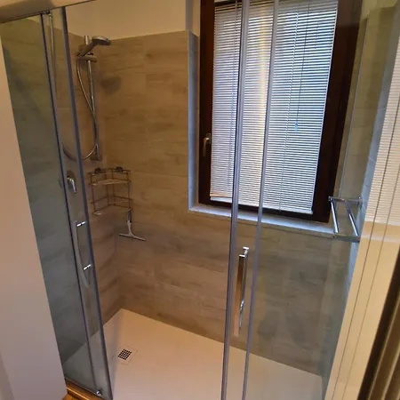 2-bedroom Airconditioned Lakeview Apartment Acquaseria